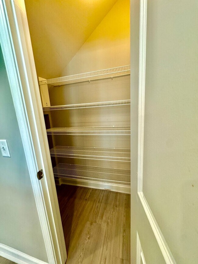 Building Photo - 3 Bed 2 Bath Townhome Located in Cokers Commons in Goose Creek!