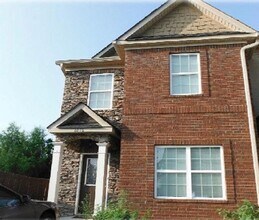 Building Photo - 4 Bedroom 3 1/2 Bath townhome in Augusta