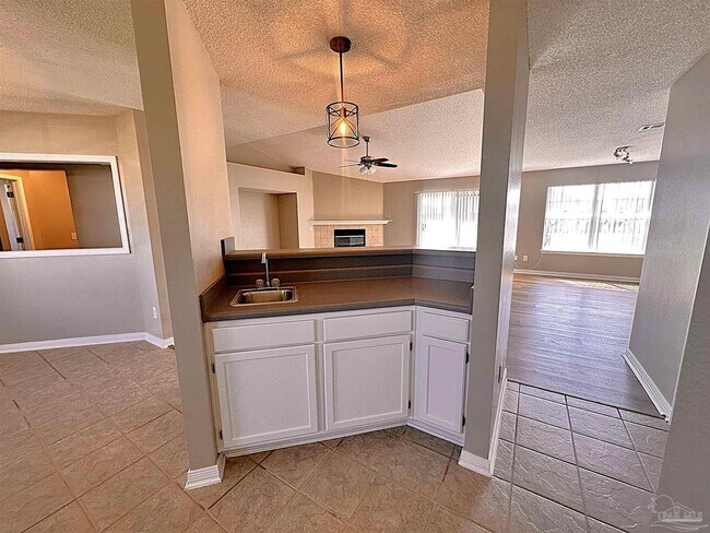 Building Photo - 3329 Tiller Ct