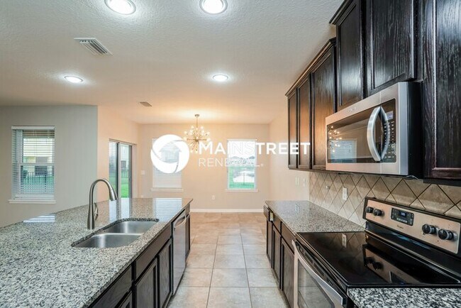 Building Photo - 4 Bedroom Pet-Friendly Home in Ruskin, FL with Main Street Renewal