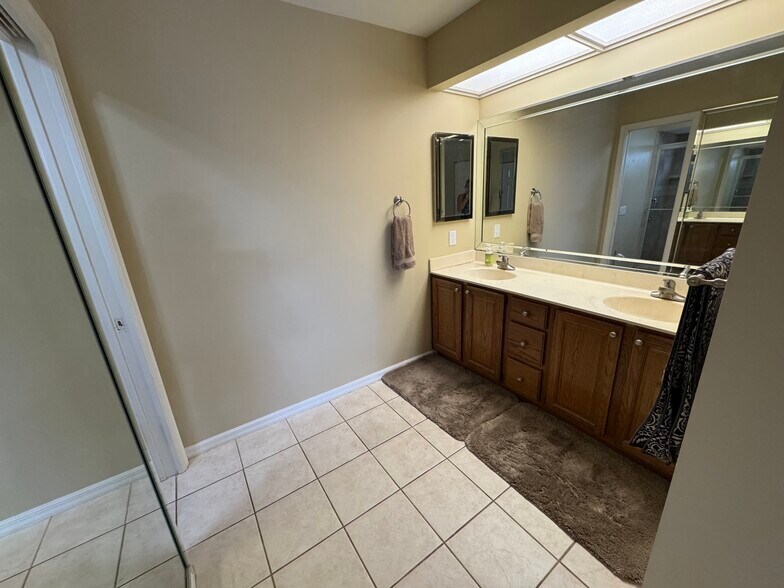 Building Photo - 939 St Andrews Blvd