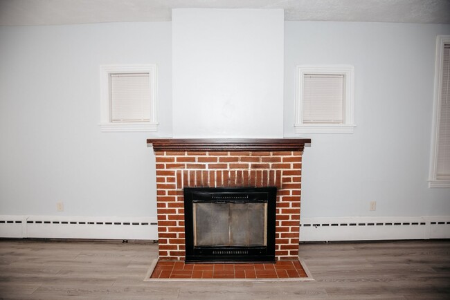 Building Photo - 154 S 8th St