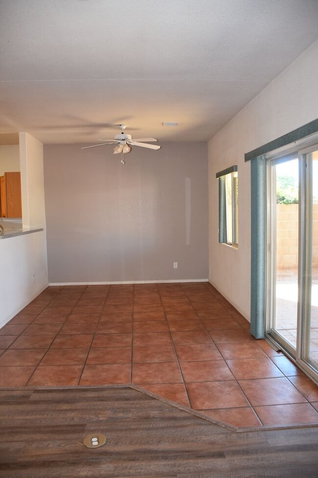 Building Photo - Great House  Close to Everything