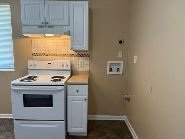 Building Photo - 2 Bedroom Apartment Near Downtown
