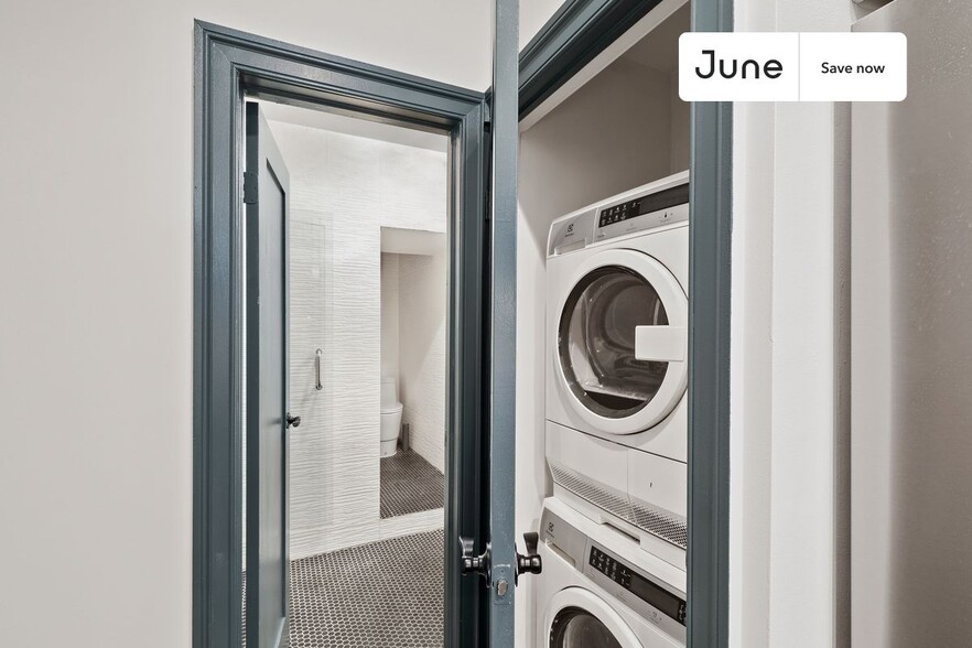 Building Photo - 826 9th Ave