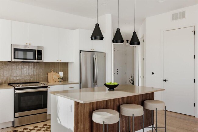 Building Photo - 800 Embassy Dr