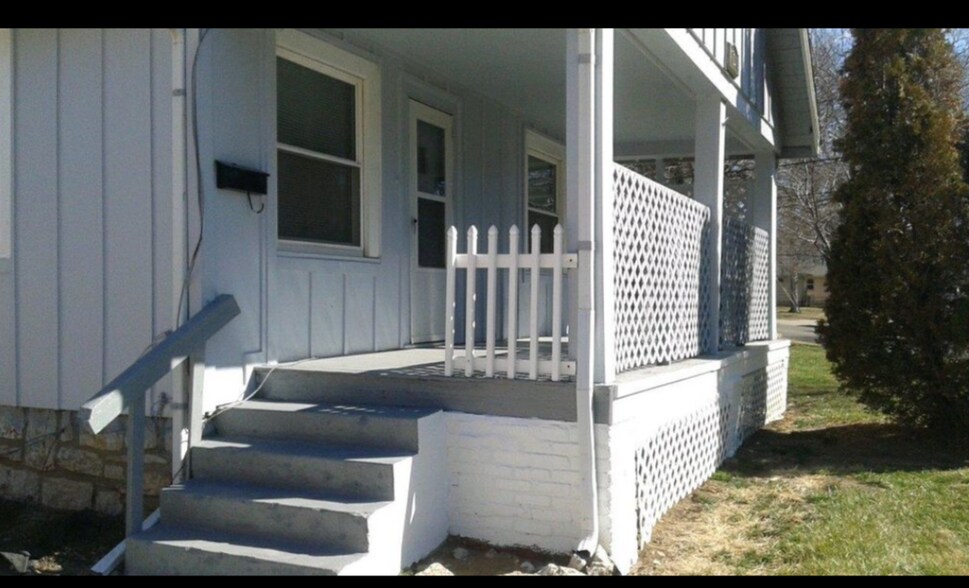 Covered front porch - 4104 Elledge Dr