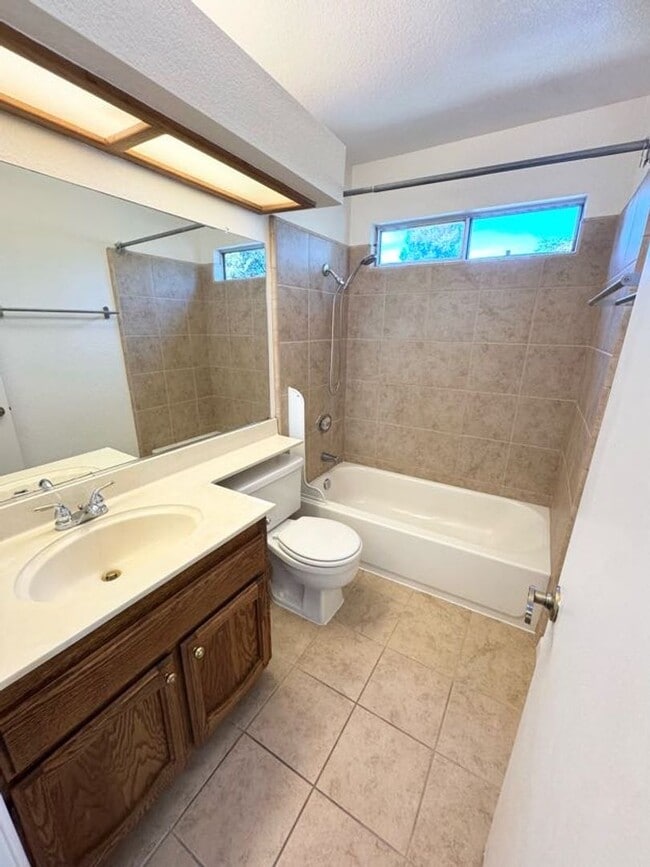 Building Photo - Freshly Painted 3 Bedroom + Loft in Desirable Elk Grove Neighborhood