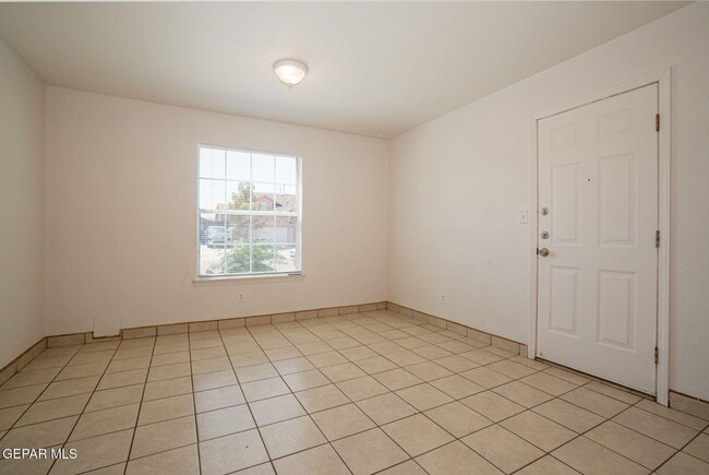 Building Photo - 2352 Tierra Blanda Dr