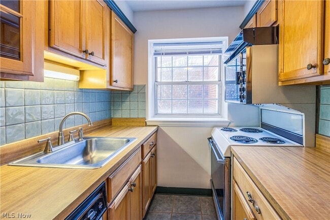 Building Photo - 19436 Van Aken Blvd