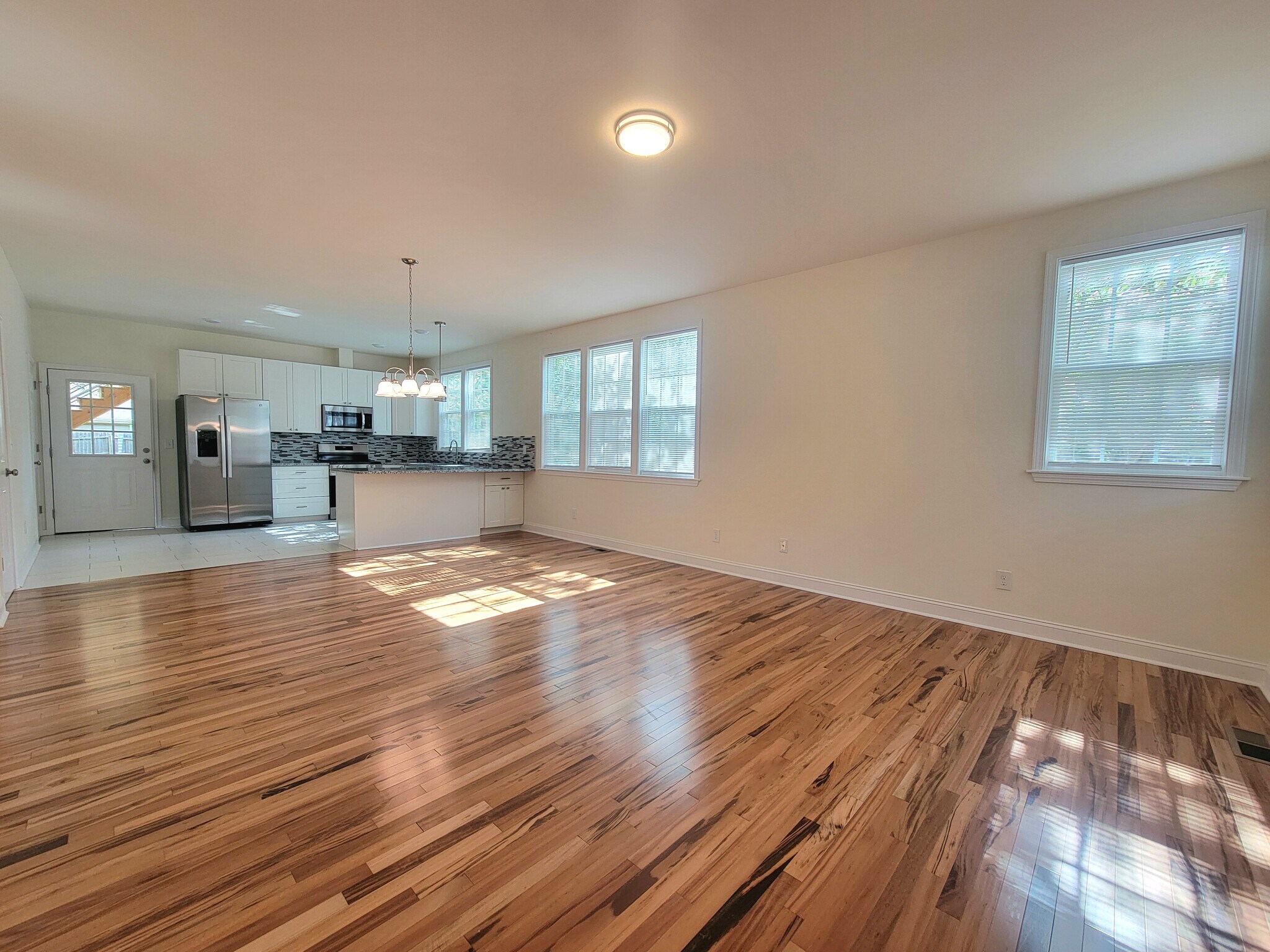 Building Photo - 624 Grace Ave