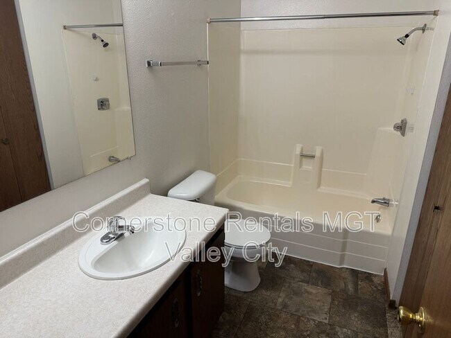 Building Photo - 1063 5th Ave NW