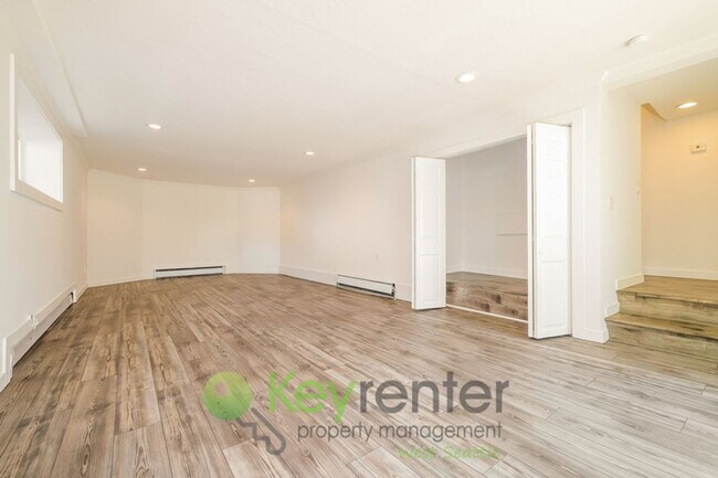 Building Photo - Versatile 5 Bedroom Retreat with Office and Outdoor Living in Burien