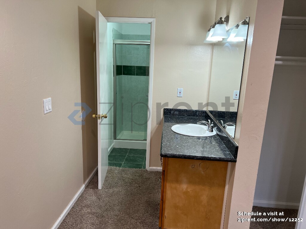 Building Photo - 45 Lonetree Ct