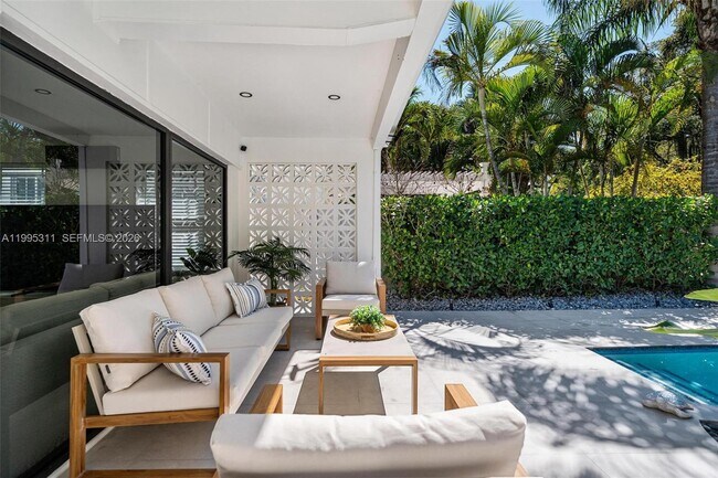 Building Photo - 696 NE 67th St