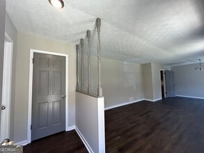 Building Photo - 2000 Forest Dr