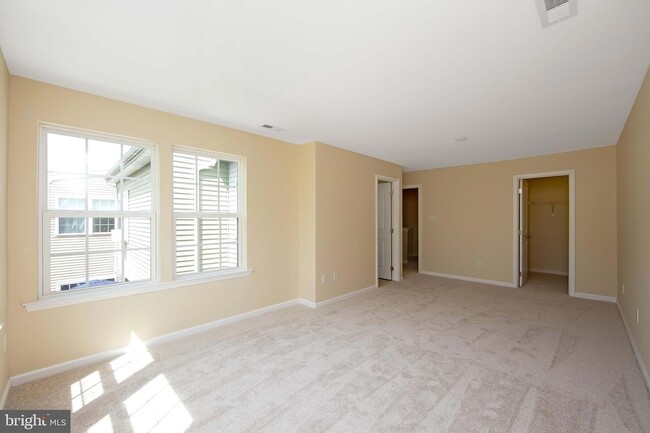 Building Photo - 421 Dogwood Dr