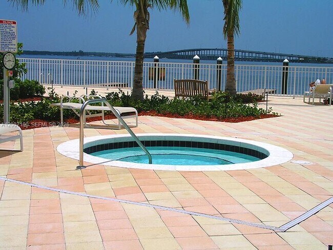 Building Photo - 2101 Brickell Ave