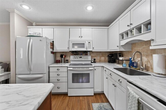 Building Photo - 301 Kings Blvd
