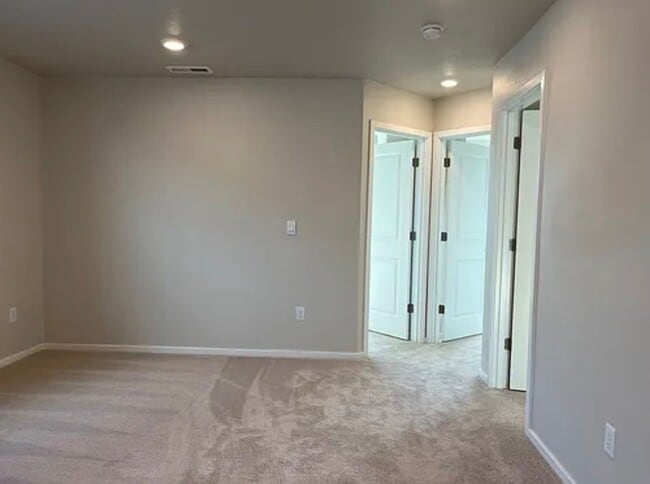 Building Photo - 4831 Parsley Ave NE