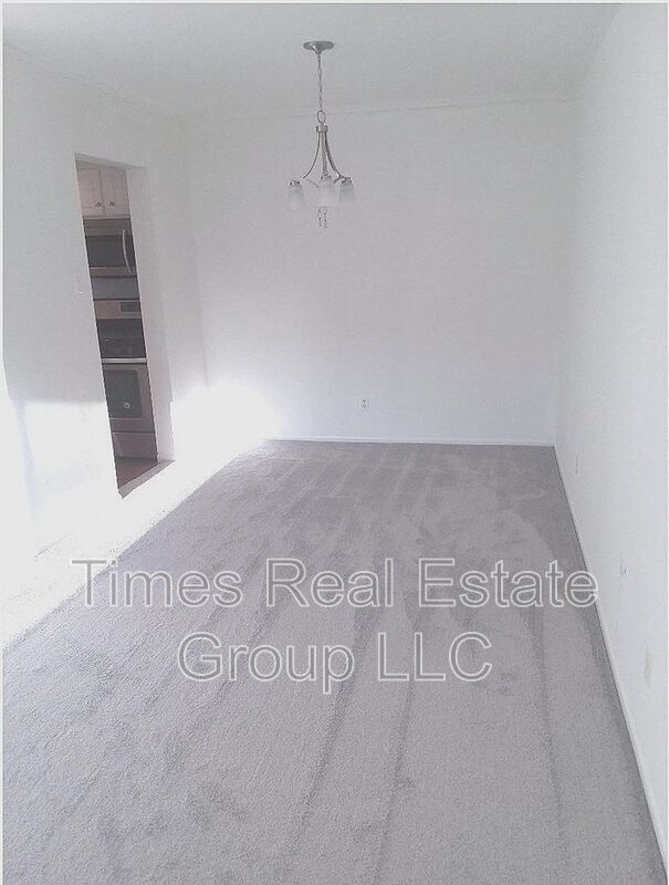 Building Photo - 400 Drummers Ln