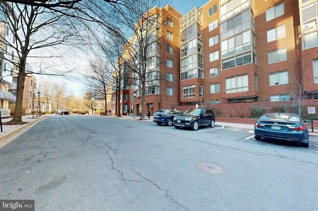 Building Photo - 1045 N Utah St