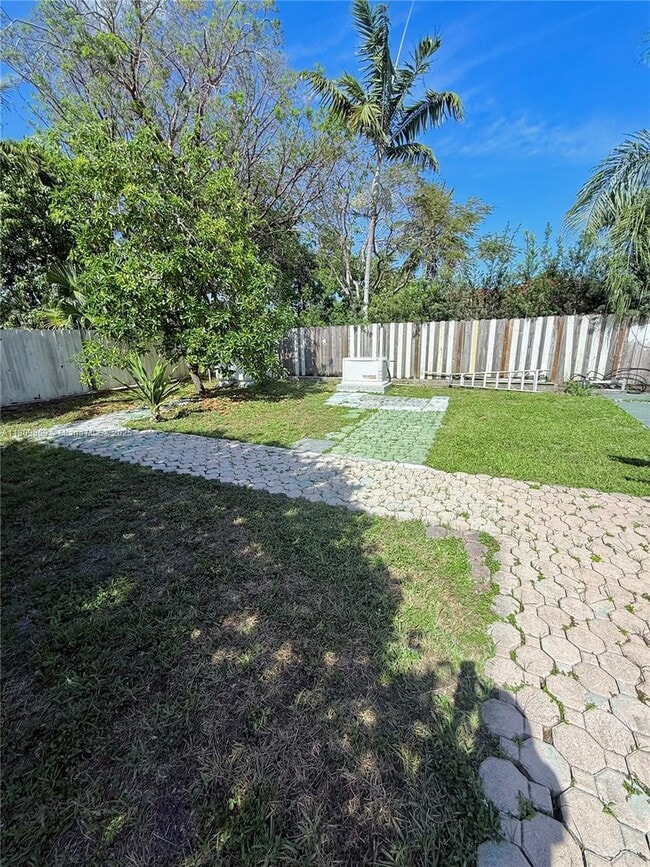 Building Photo - 14121 SW 168th Ln