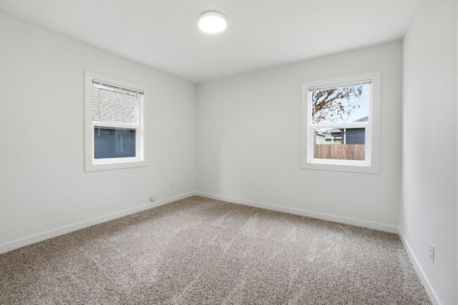 Building Photo - Newly Renovated 2 Bedroom Home