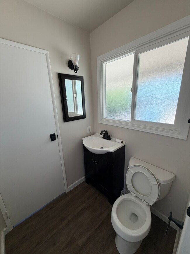 Building Photo - Charming 3 Bedroom Home with Beautiful Backyard in San Carlos