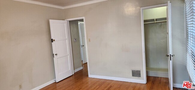 Building Photo - 1338 S Dunsmuir Ave