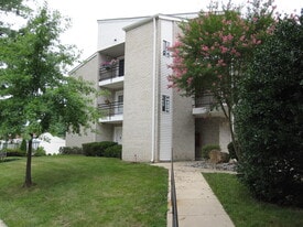Building Photo - 15300 Wallbrook Ct