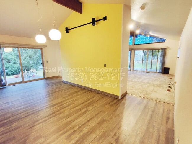 Building Photo - 1607 Putnam St