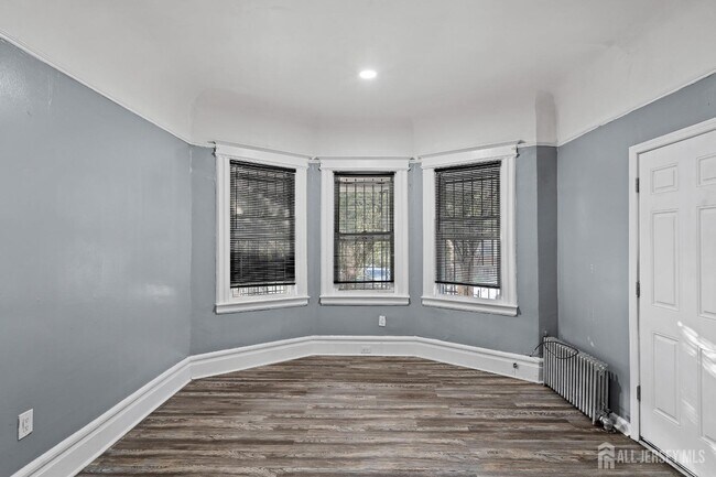 Building Photo - 922 Grove St
