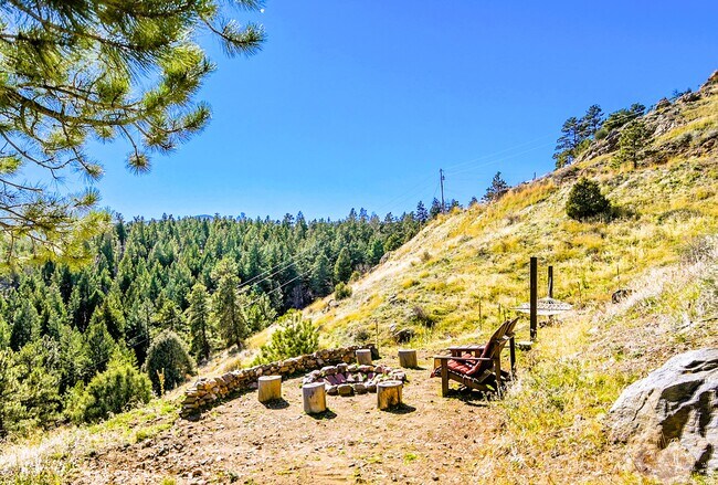 Building Photo - 1244 Hyland Dr