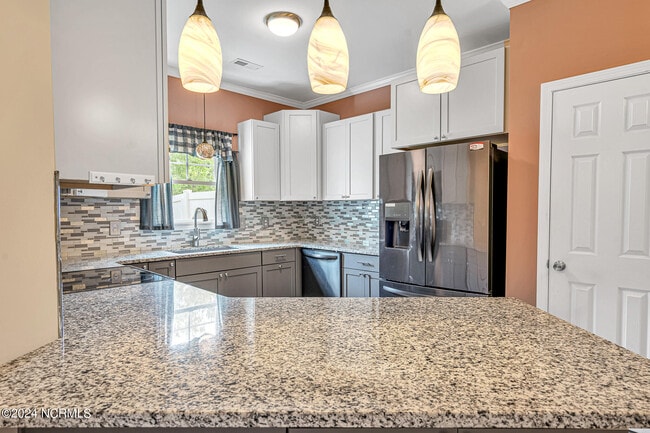 Building Photo - 310 Cedar Island Trail