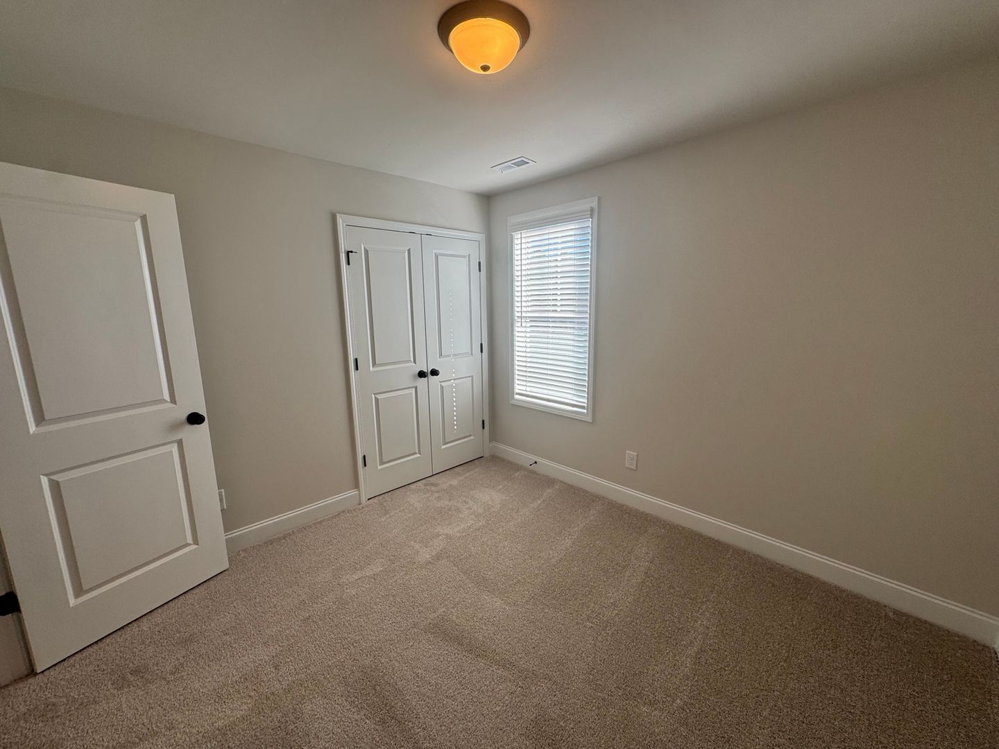 Building Photo - 49 Goldenrod Lp