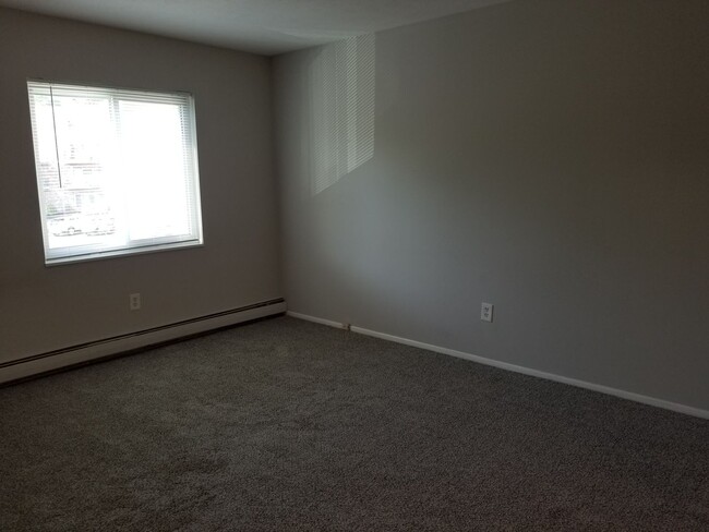 Building Photo - Chagrin Falls condo for rent