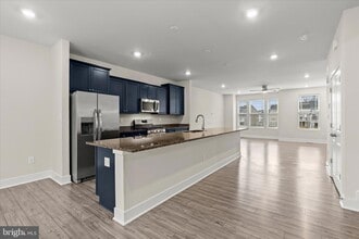 Building Photo - 304 Sweetbay Rd