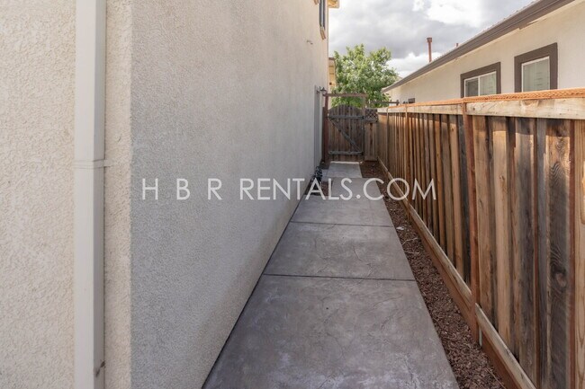 Building Photo - Questa Village - Mountain House- Spacious & Stylish 5-Bedroom Retreat in Mountain House – 3.5 Bat...