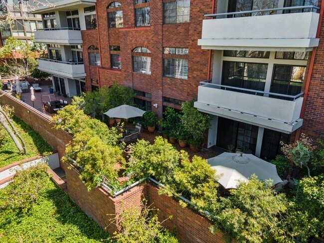 Building Photo - 200 N Swall Dr