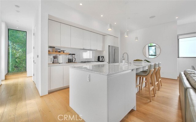 Building Photo - 1825 N Kenmore Ave