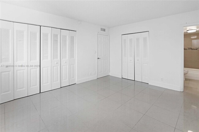 Building Photo - 9001 SW 77th Ave