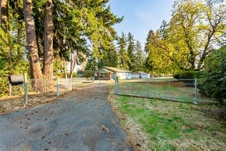 Building Photo - Spacious Lakewood Home with Basement & Outdoor Living **$1000 OFF FIRST MONTH'S RENT**