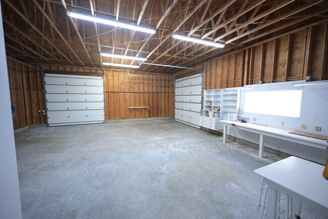 Building Photo - 3 bed 2.5 bath home in a private country setting, close to town. All new luxury vinyl plank floor...