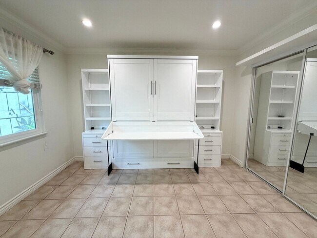 Building Photo - 5708 Camelia Ln
