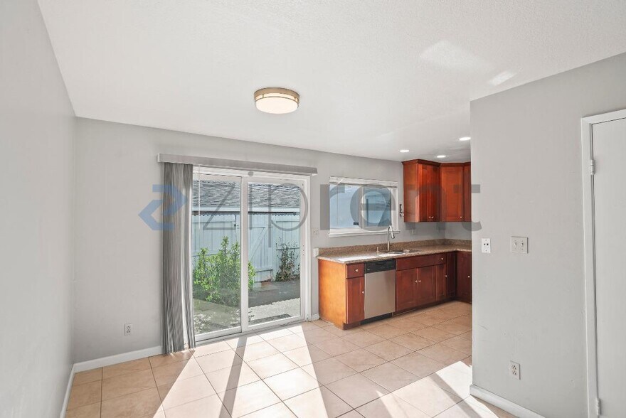 Building Photo - 38605 Royal Ann Common