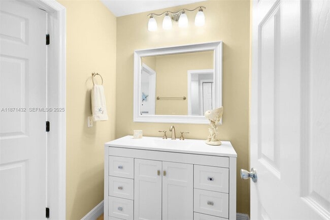 Building Photo - 9421 S Ocean Dr