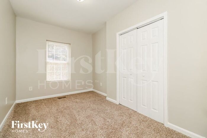 Building Photo - 1216 Woodleigh Rd SW