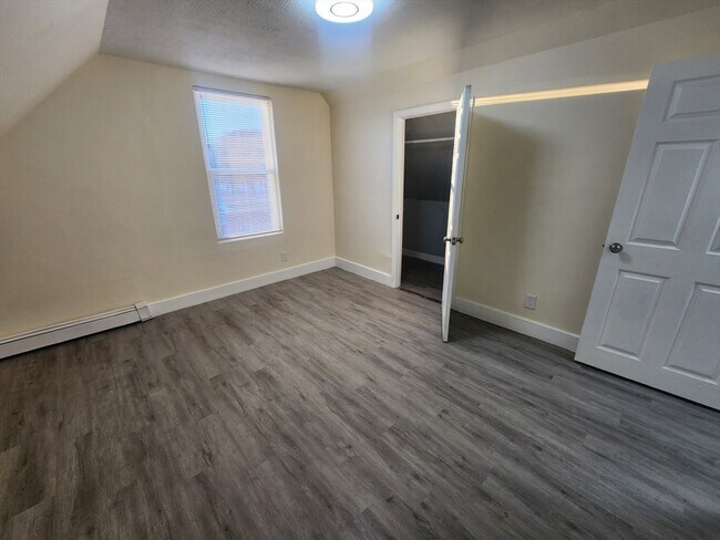 Building Photo - 564 Hyde Park Ave