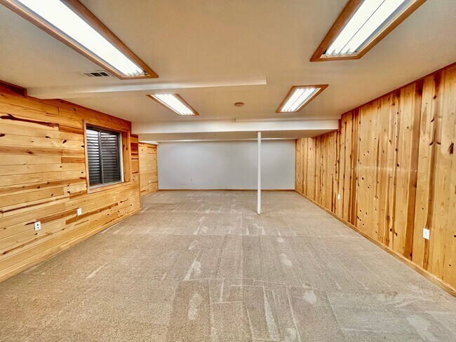 Building Photo - Spacious 3 bedroom/3 bath Townhome with 2 car Attached Garage and Private Yard in Evans, CO